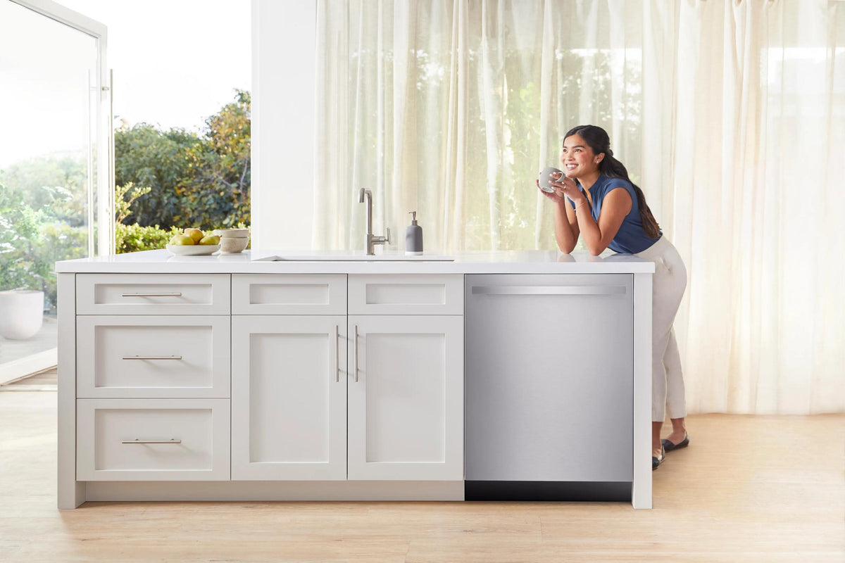 Benchmark™ Dishwasher 24'' Brushed steel anti-fingerprint