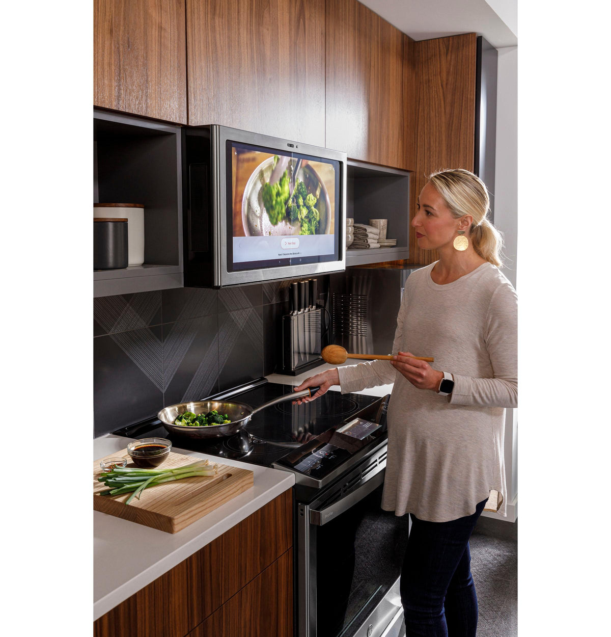 GE Profile™ 30